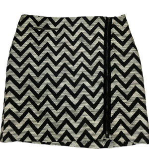 Knit chevron  black and white miniskirt